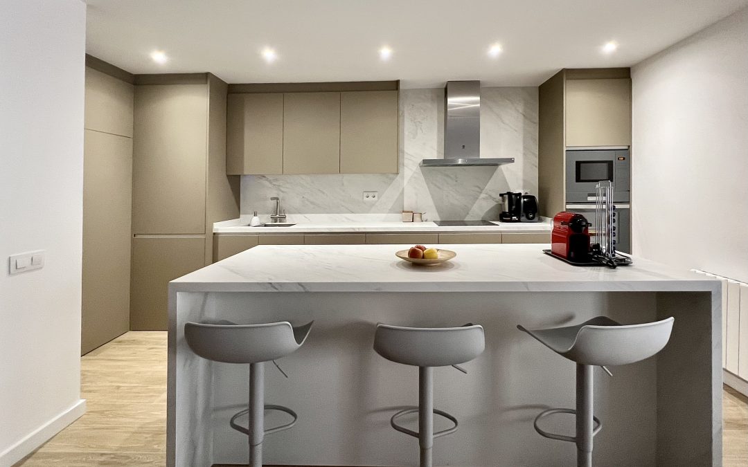 5 Ideas para reformas de cocinas abiertas al salón.